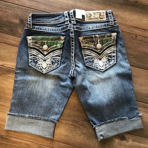 NWT Realtree Grace in LA Bermuda Shorts Green Camo